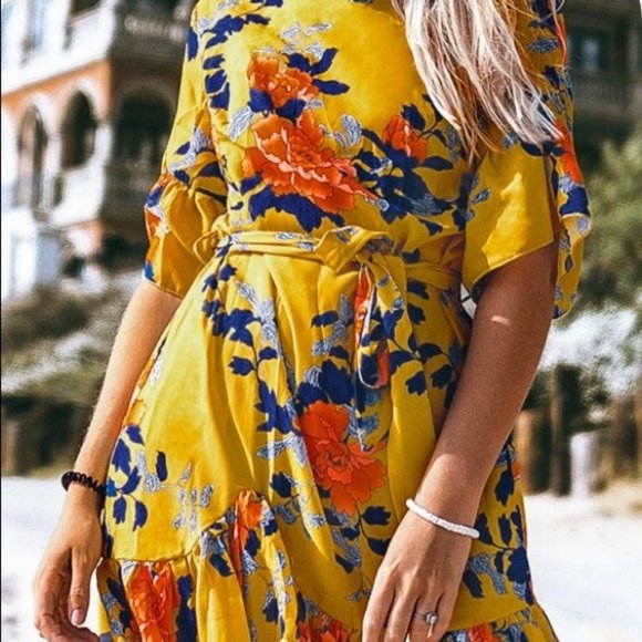 Cupshe Dresses & Skirts - Cupshe Floral Lined Dress With Tie